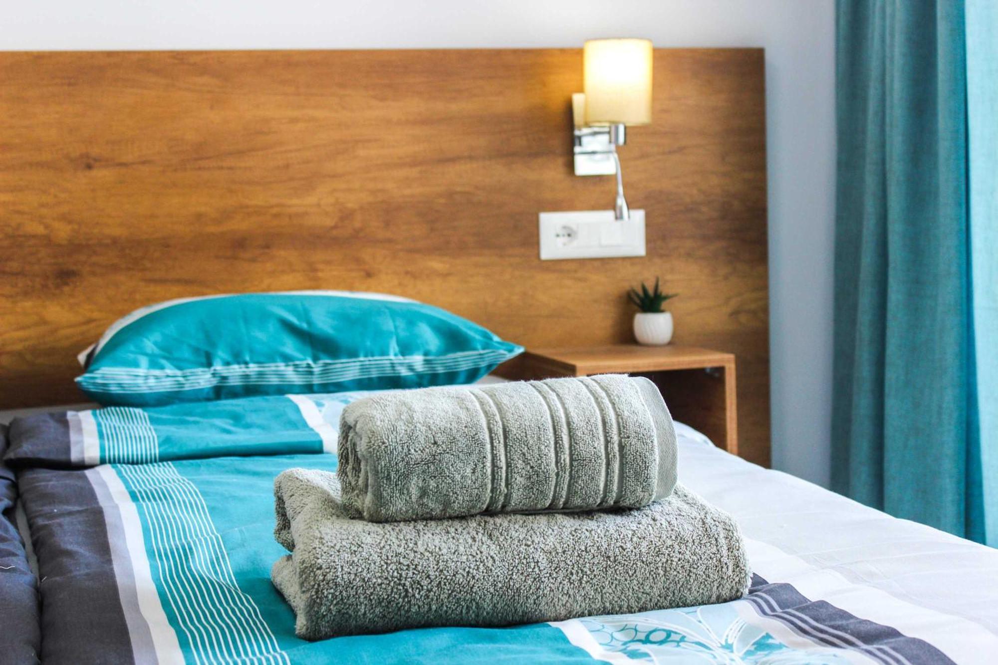 1 Bedroom 1330 *