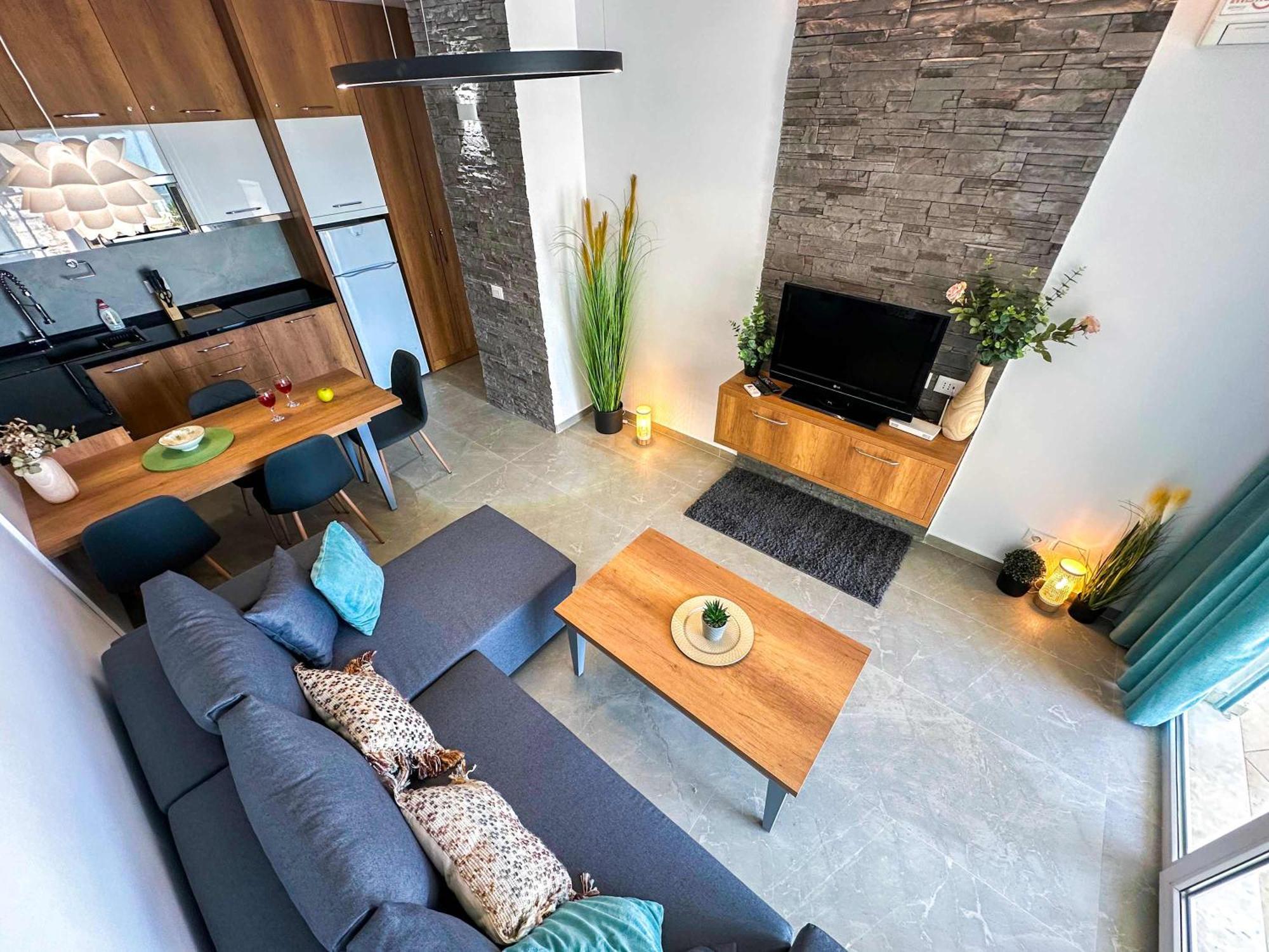 1 Bedroom 1330 *