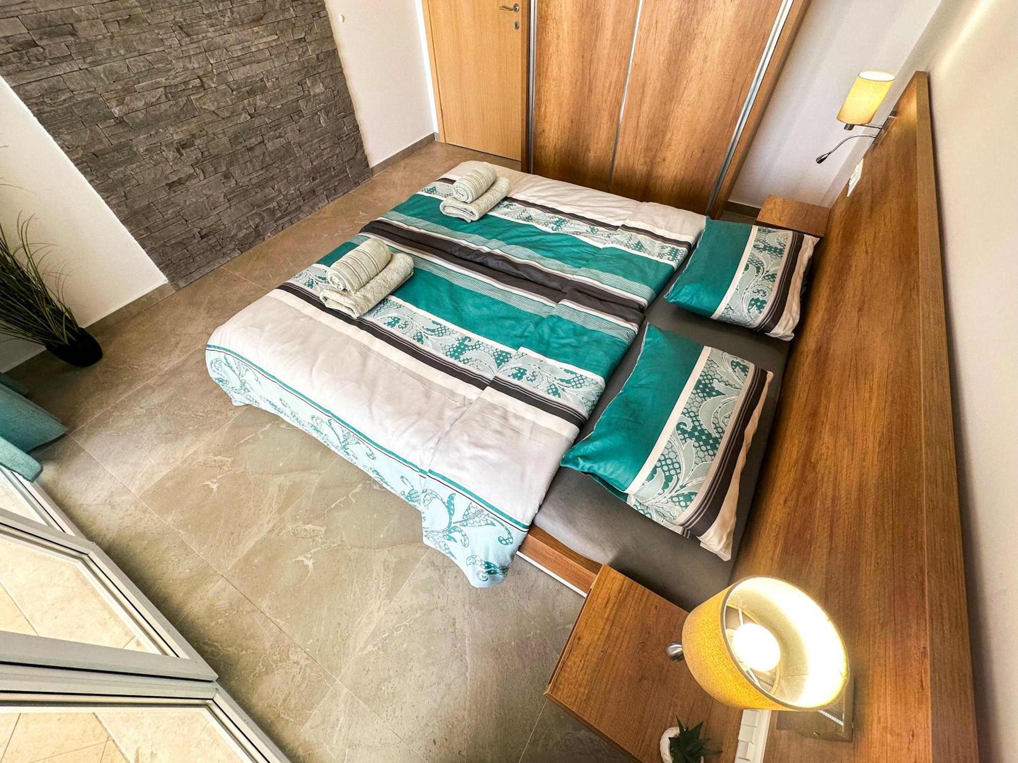 1 Bedroom 1330 Appartement