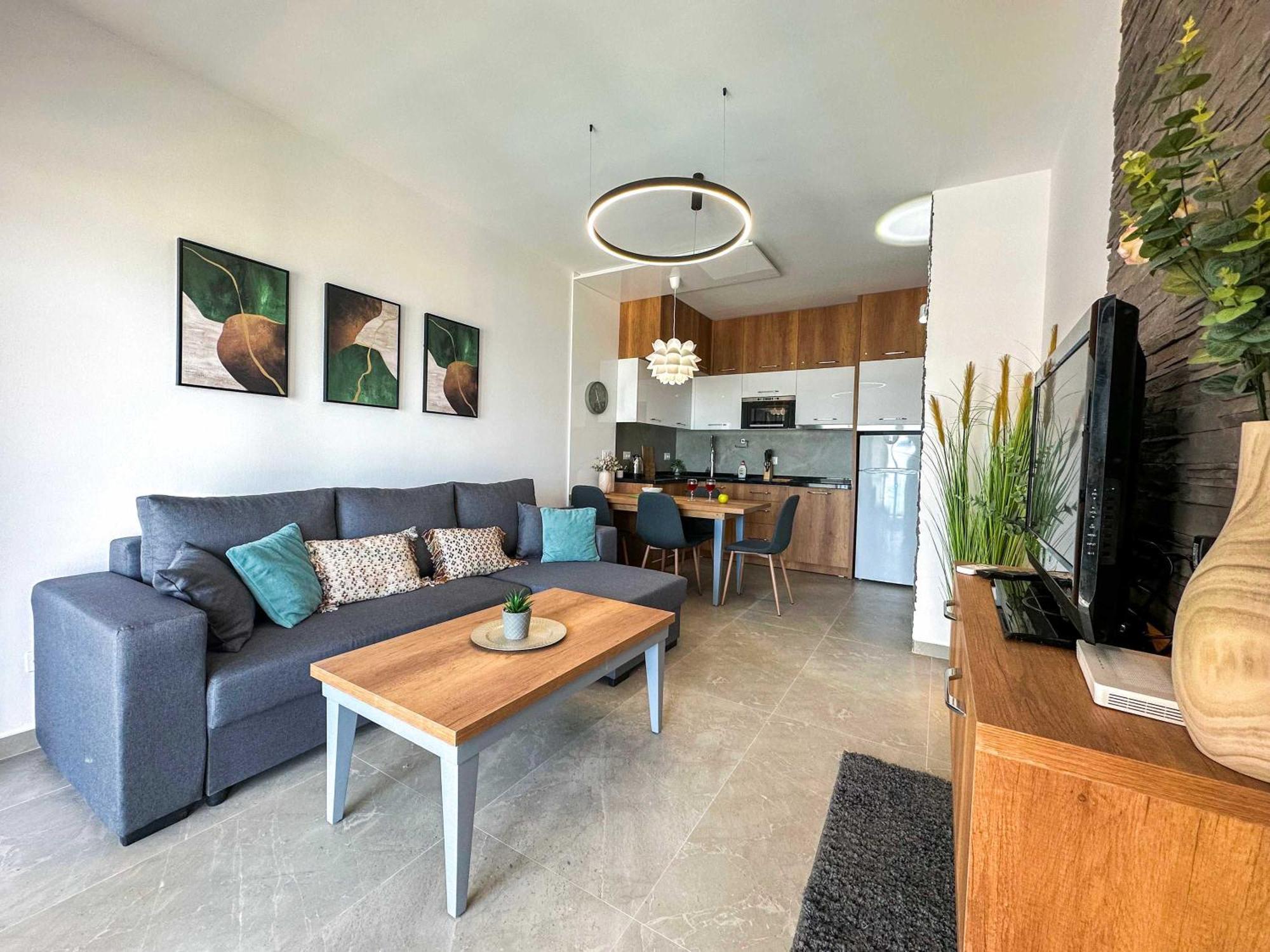 1 Bedroom 1330 *