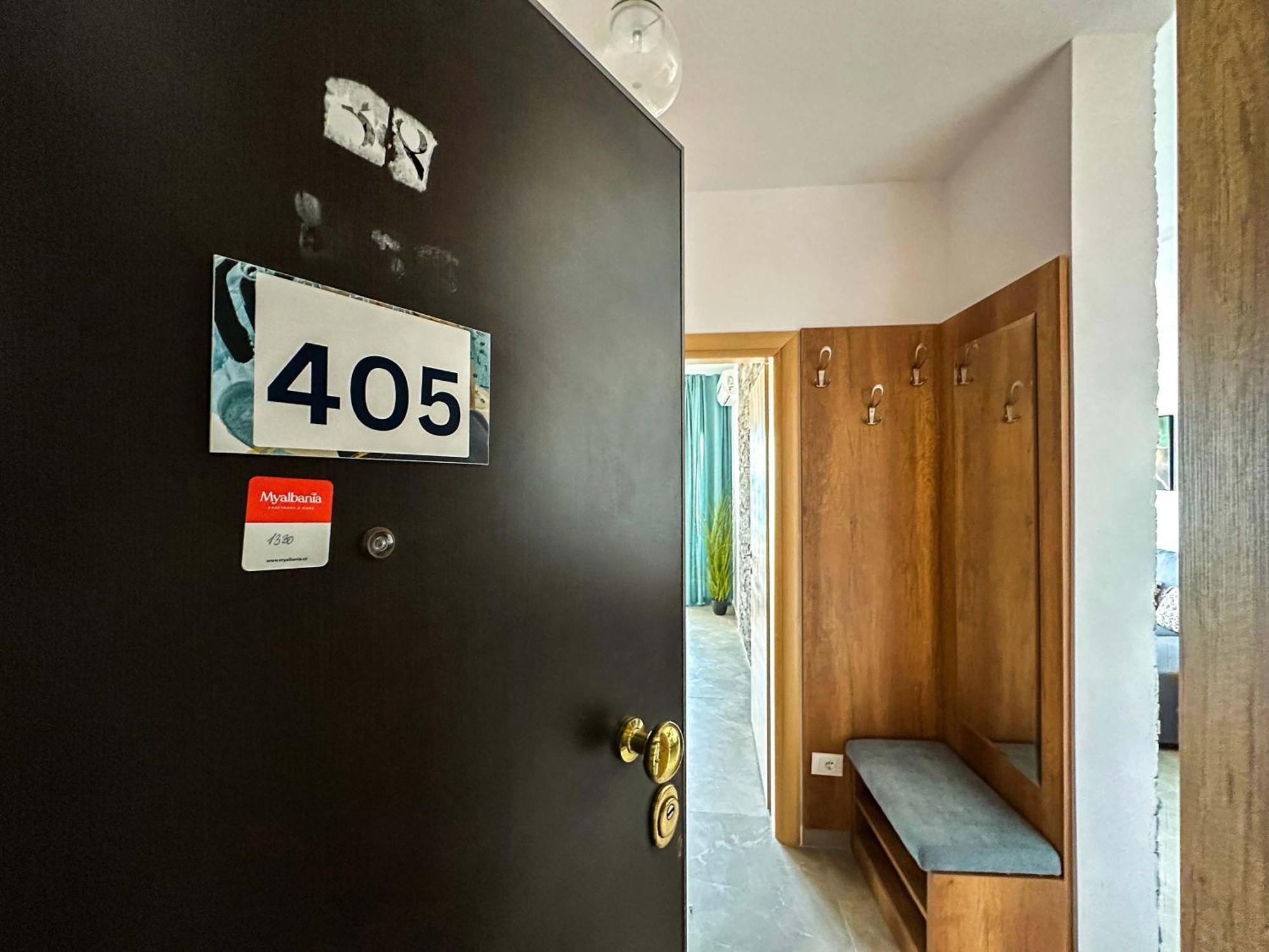 1 Bedroom 1330 *